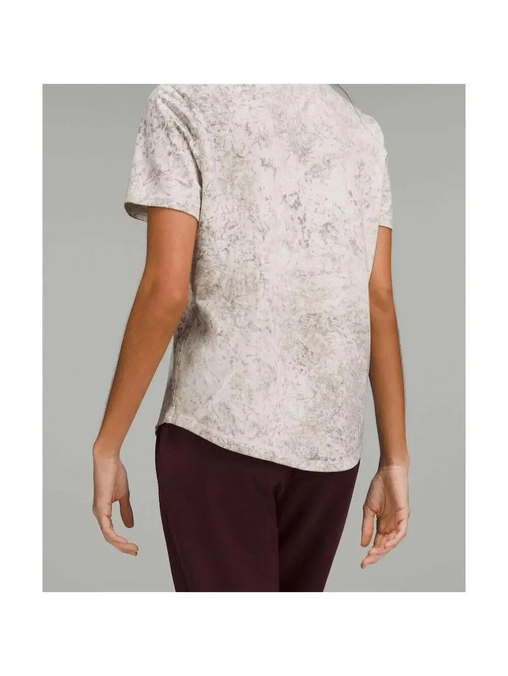 Lululemon Size 6 White Crew Neck T-Shirt Short Sleeve Casual